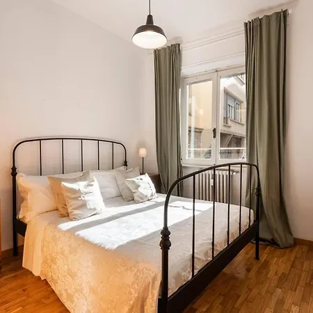 Wonderful Ponte Vecchio At A Breath. Apartment